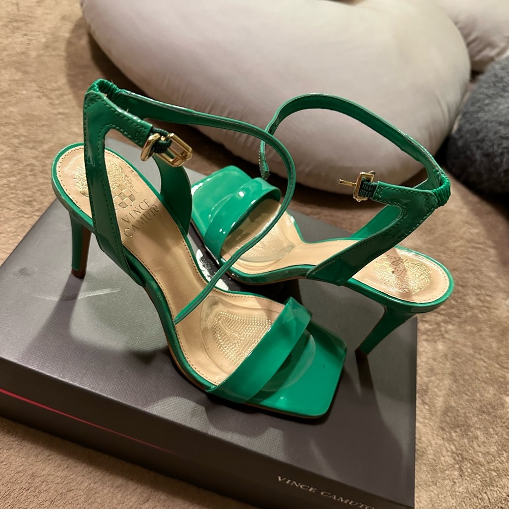 Vince Camuto green heel